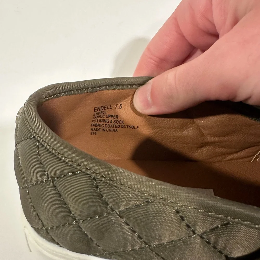 STEVE MADDEN Endell Olive Slip Ons Size 7.5 - Picture 8 of 8